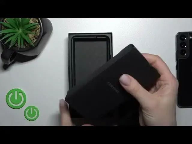 'Video thumbnail for Do you get a protective silicon case with the Samsung Galaxy S22?'