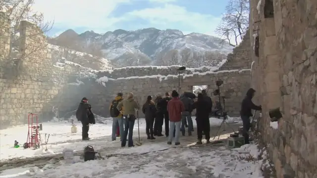 Video thumbnail for Director explains why Rene Russo had to have her hands tied down while filming Major League.