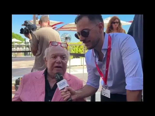 Video thumbnail for LINO BANFI TRIONFA A VENEZIA: PREMIO ALLA CARRIERA E MEDAGLIA DELLA CAMERA