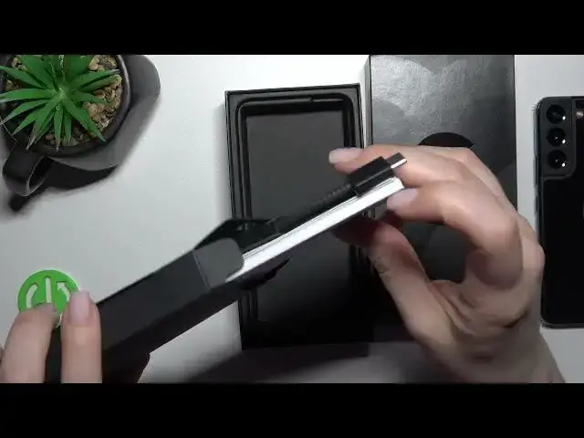 'Video thumbnail for Has the Samsung Galaxy S22 a Headphones Adapter in the box?'