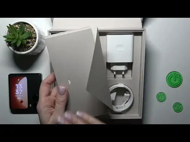 Video thumbnail for Does OPPO Find N2 Flip Comes with Case? - Let's Find Out!