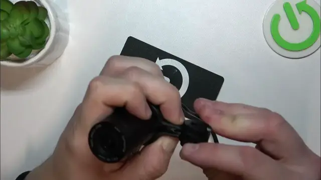 Video thumbnail for How to Attach MiVue M700 to Front Windshield?