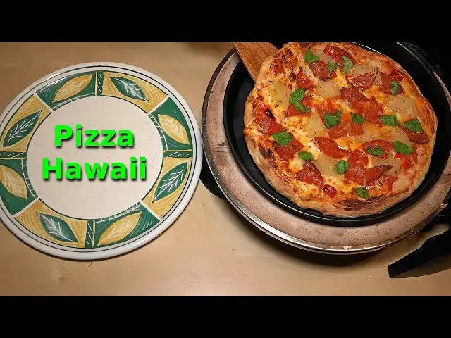 Video thumbnail for Pizza Hawaii im Pizzaofen G3 Ferrari