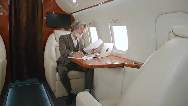 Video thumbnail for 9 Warren Buffett Tips Live Rich on a Budget Frugal Living