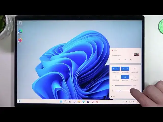 Video thumbnail for How To Adjust Screen Brightness On Microsoft Surface Pro 9