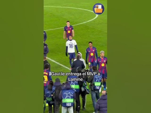 Video thumbnail for Gavi le entrega el premio MVP a Lamine