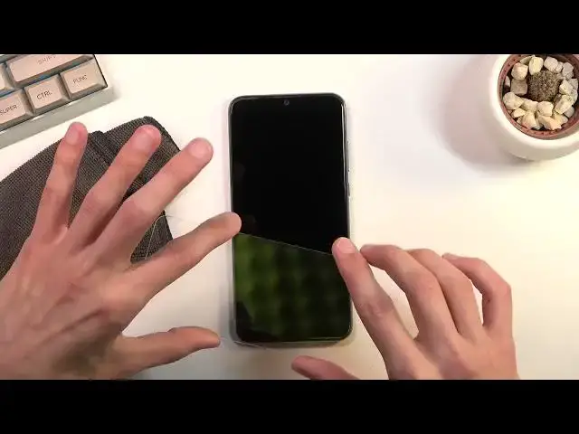 Video thumbnail for How to Apply Tempered Glass in Honor 20e – Add Screen Protector