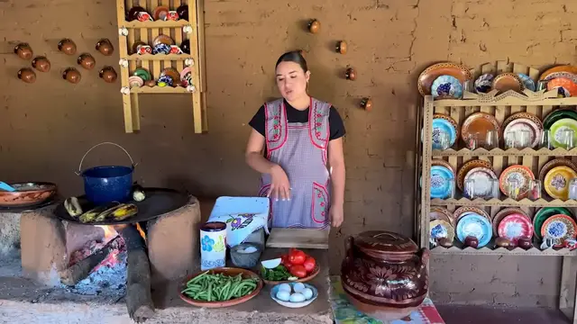 Video thumbnail for Huevo Estrellado Con Ejotes Ahogados En Chile Rojo(720P_HD)