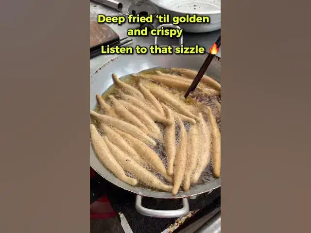 'Video thumbnail for Crispy Purple Yam Fritters – Vietnamese Street Snack | Bánh Khoai Mỡ Chiên Giòn #streetfoodvietnam'