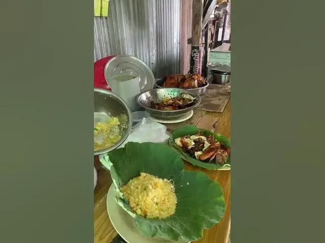 'Video thumbnail for Fried Chicken With Kaffir Lime Leaves | Cambodia-Style Fried Chicken in Vietnam #fusionfood'