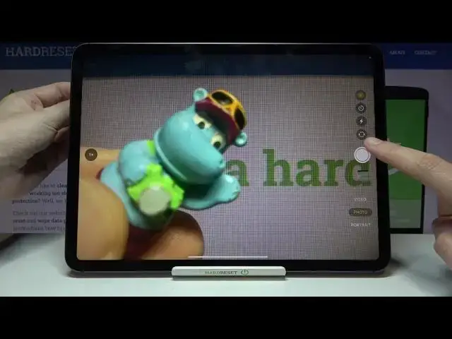 'Video thumbnail for How to Take Live Photos on iPad Pro 2021 – Allow Motion Photos'