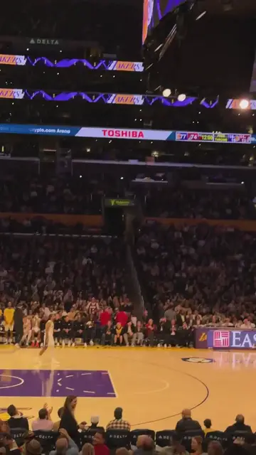 Video thumbnail for Shohei Ohtani fue a ver a Los Angeles Lakers