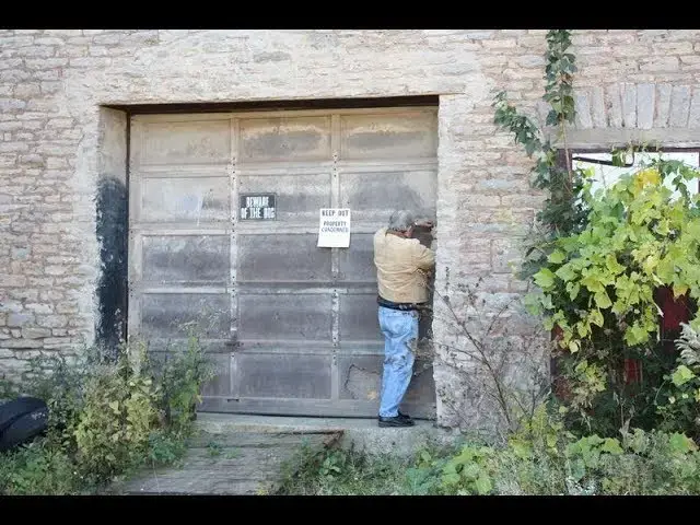 Video thumbnail for Inside This Abandoned Barn Hides A secret Paradise !!!