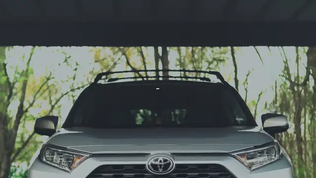 Video thumbnail for TOYOTA RAV4 ADVENTURE VS. TRD OFF-ROAD WHAT’S THE DIFFERENCE?