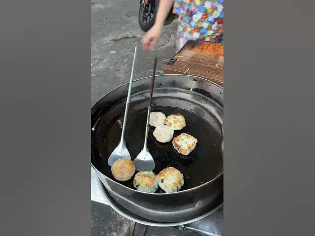 Video thumbnail for Crispy Chinese Taro Cake for Just $0.55! Must-Try Street Food! | Bánh Khoai Môn #streetfood #vietnam