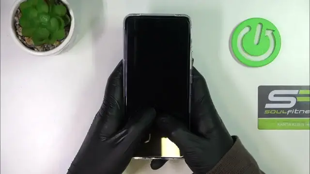 Video thumbnail for Nubia Redmagic 6R Hand Size Comparison