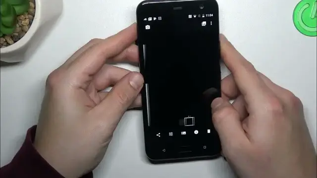 Video thumbnail for How to Take Burst Shot Photos on HTC U11 Life