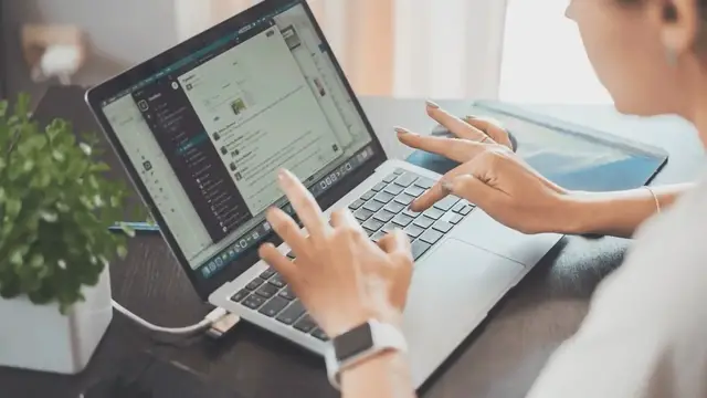 'Video thumbnail for Cómo vender productos en línea: Guía para emprendedores digitales'