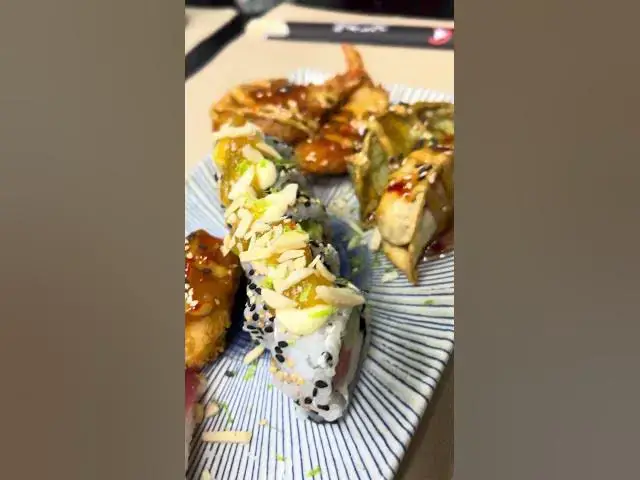 Video thumbnail for POV: Hai voglia di sushi e fai scegliere allo chef 🍣 #Padova #Sushi #Tropicalsushi