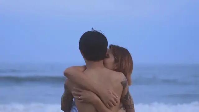 Video thumbnail for Fuertes en la Tormenta: Parejas que Sobreviven y Florecen