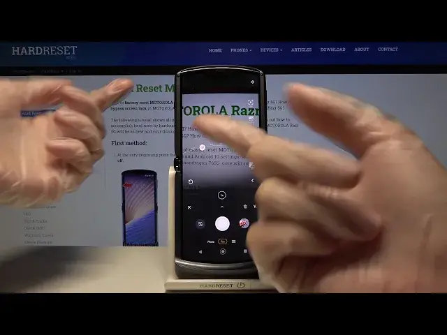 Video thumbnail for Motorola Razr 5G   Camera Pro Mode Use