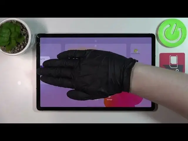 Video thumbnail for Mind-Blown Comparison: Galaxy Tab S9 Meets Human Hands in a Size Showdown!