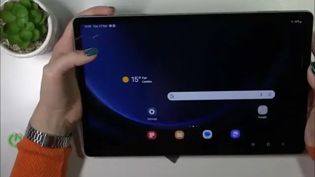 Video thumbnail for Face Unlock Test On Samsung Galaxy Tab S9 FE+