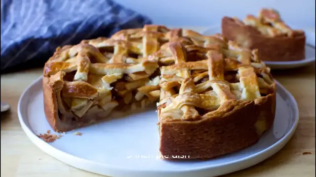 Video thumbnail for Dutch Apple Pie Recipe