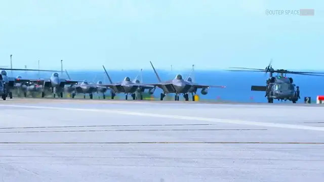 Video thumbnail for The US F22 Raptor fighter jet
