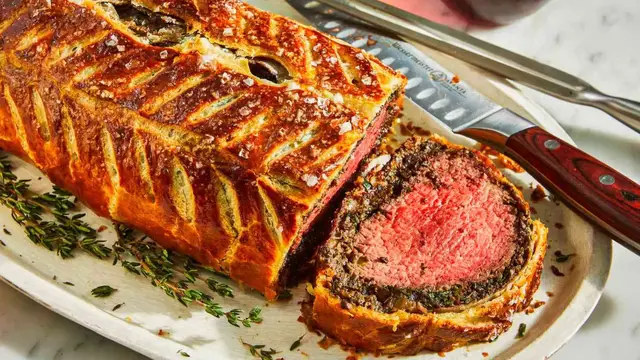 Video thumbnail for Beef Wellington Recipe
