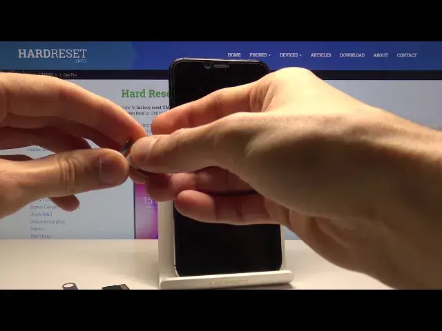 Video thumbnail for How to Insert Nano SIM and Micro SD Card into UMIDIGI One Pro - Set Up SIM and SD Card