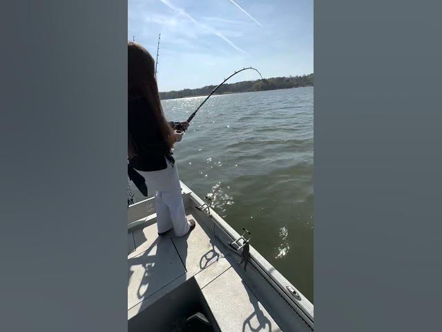Video thumbnail for 🚨 14-Year-Old Catches 126.5 Pounds Of Catfish To Win $2,300 Tourney 🔥
