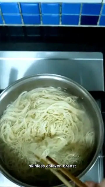 Video thumbnail for chicken lo mein recipe