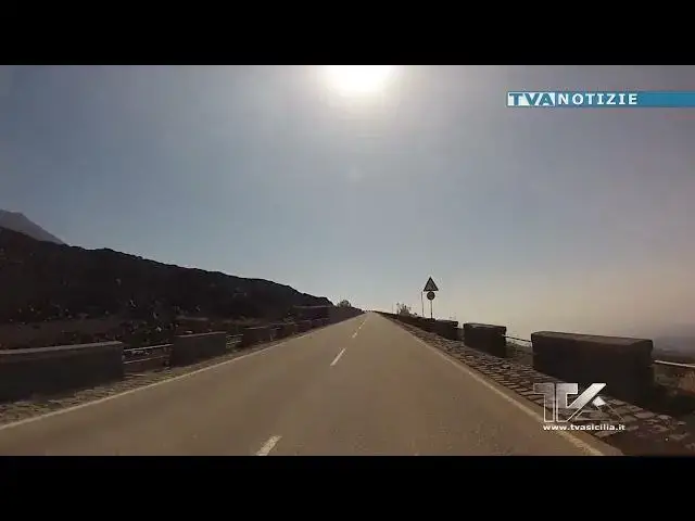 Video thumbnail for Terribile incidente poco prima della mezzanotte di ieri. Un’auto si schianta contro un muretto. Il c