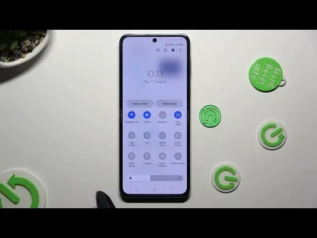 'Video thumbnail for How to turn On / Off Auto Brightness in Samsung Galaxy Z Flip 5 - Adaptive Brightness'