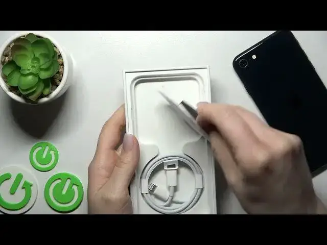 'Video thumbnail for Does iPhone SE 2022 Comes with Charger?'