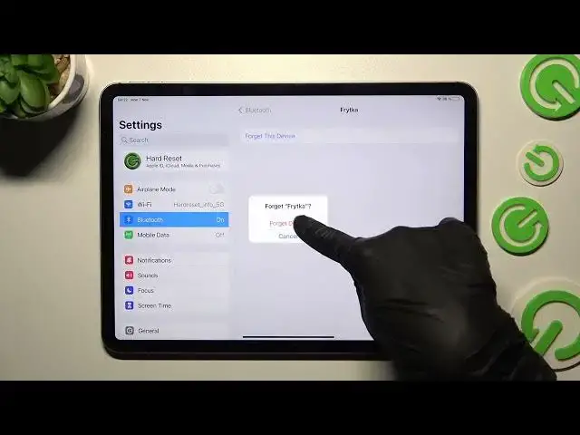 Video thumbnail for How to Connect the Bluetooth Device to the iPad Pro 11'' 2022
