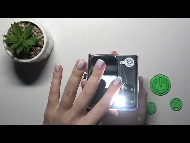 Video thumbnail for How to Switch On the Flashlight on a OPPO Find N2 Flip - Turn On the Torch