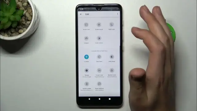 Video thumbnail for How to Change the Sound Source for the Screen Recorder on the MOTOROLA Moto E40