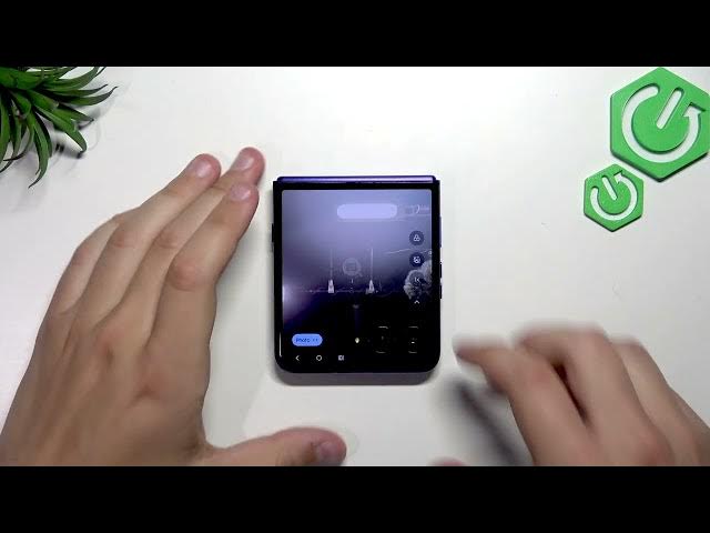 Video thumbnail for How to Use Cover Screen Camera Viewfinder on MOTOROLA Razr 70 Ultra