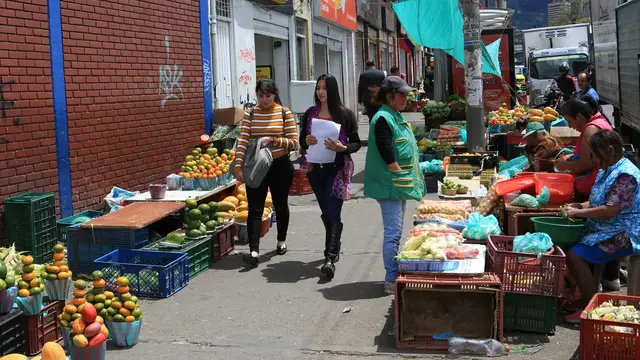 'Video thumbnail for Mercado de Paloquemao in Bogota'