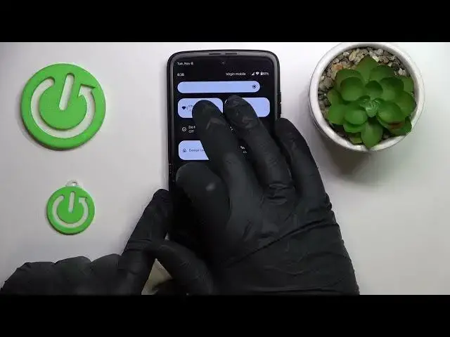 Video thumbnail for Motorola Razr 2022 - How To Share WiFi Password