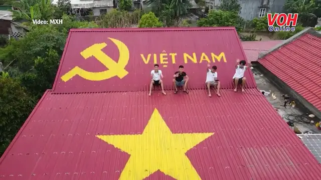 'Video thumbnail for Trào lưu tự hào dân tộc_ _Biến mỗi mái nhà thành một lá cờ Tổ quốc_ gây sốt cộng đồng mạng'