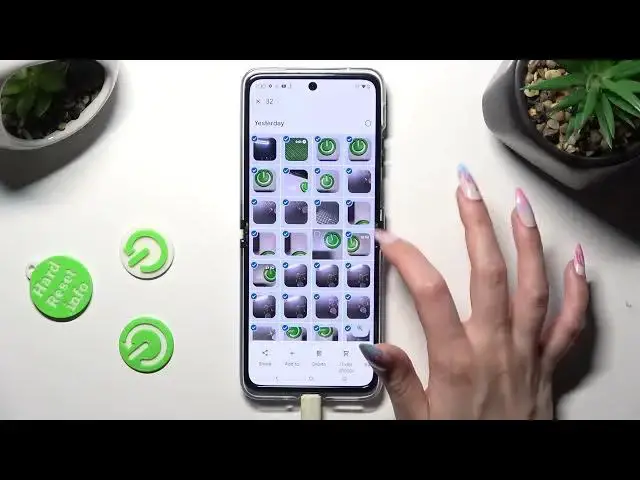 Video thumbnail for How to Select and Delete Multiple Photos At Once In the Gallery of Motorola Razr 40 Ultra