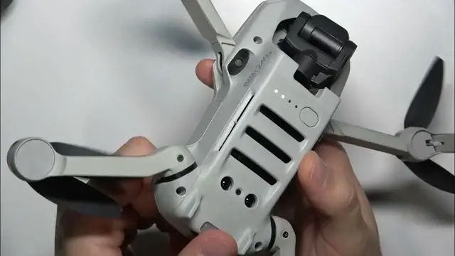 Video thumbnail for How to Power On & Off DJI Mini SE?