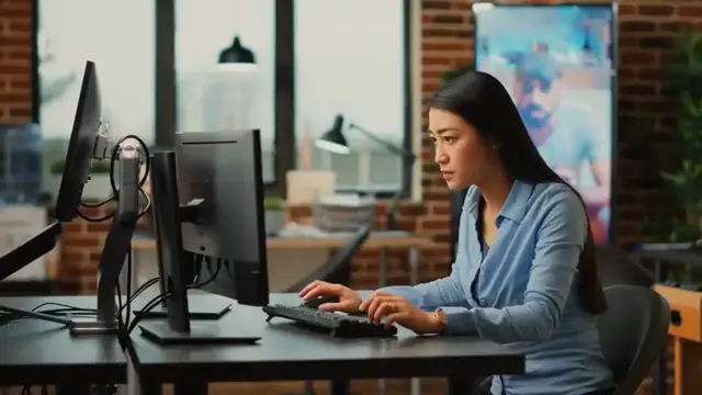 Video thumbnail for Tech Workers Rush to Become AI Experts