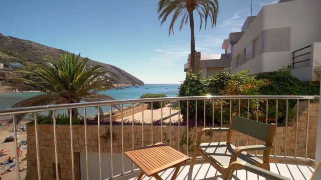 Video thumbnail for CASA ESCONDIDA - UN REFUGIO PRIVADO FRENTE AL MAR EN PLAYA PORTET, MORAIRA | CH Inmobiliaria Experta