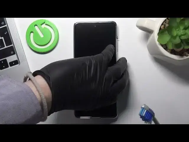 Video thumbnail for How to Clean USB Charging Port on HUAWEI P50 Pocket Using Home Tools