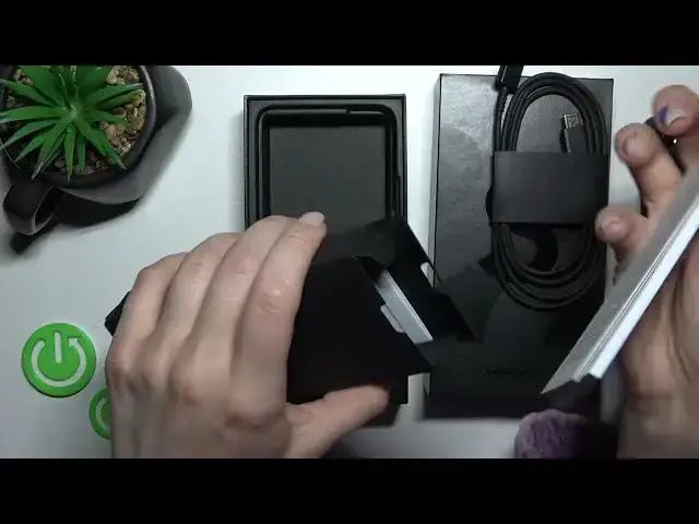 Video thumbnail for What accessories are in the Samsung Galaxy S22 box?