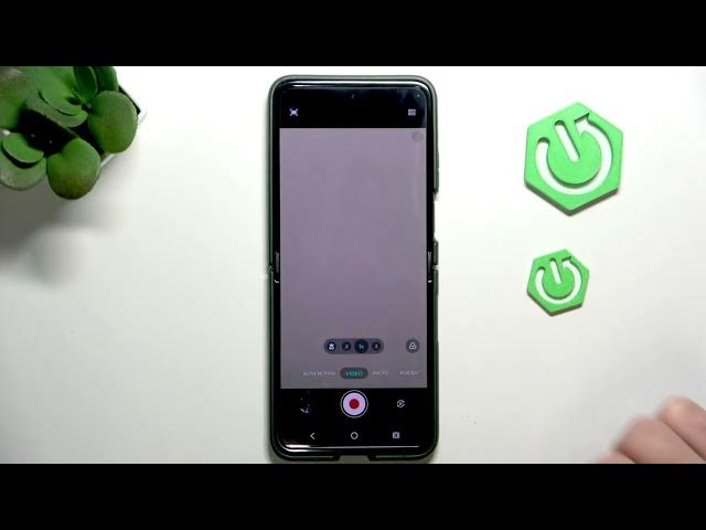 Video thumbnail for MOTOROLA Razr 70 Plus - Full Camera App Features Tour